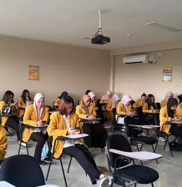 Suasana UTS di UNSERA: Mahasiswa Hadapi Pekan Ujian dengan Beragam Kebiasaan Belajar
