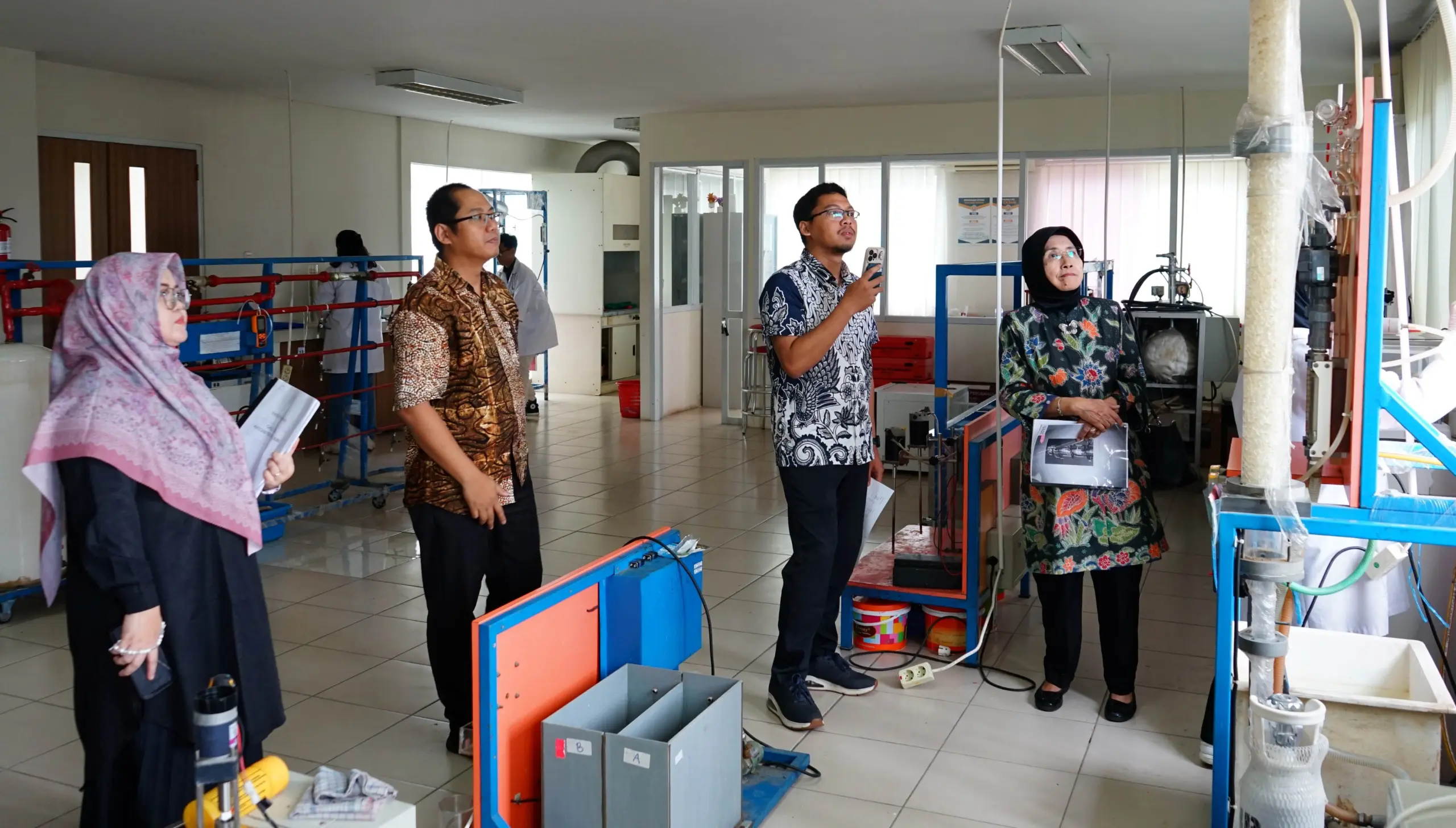 UNSERA Terima Kunjungan UGM untuk Penguatan Laboratorium dan Pengembangan Kolaborasi Akademik