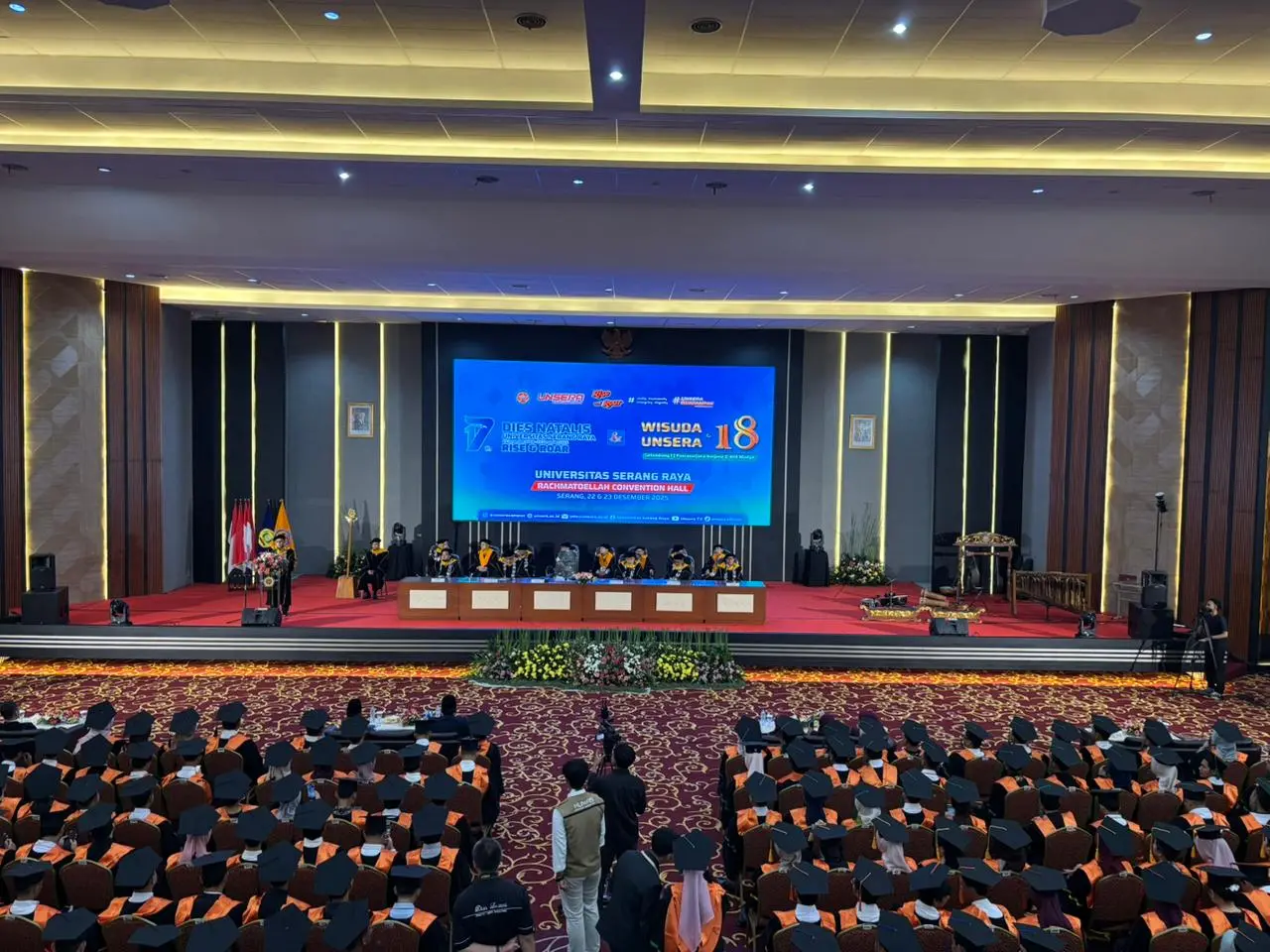 Wisuda Hari Kedua UNSERA Teguhkan Semangat “Rise and Roar” dalam Momentum Dies Natalis ke-17