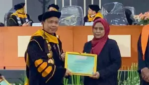 Riset Berdampak Nyata, UNSERA Beri Penghargaan kepada Dentik Karyaningsih