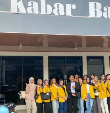Dari Kelas ke Ruang Redaksi: Mahasiswa Ilmu Komunikasi UNSERA Belajar Media Relation di Kabar Banten
